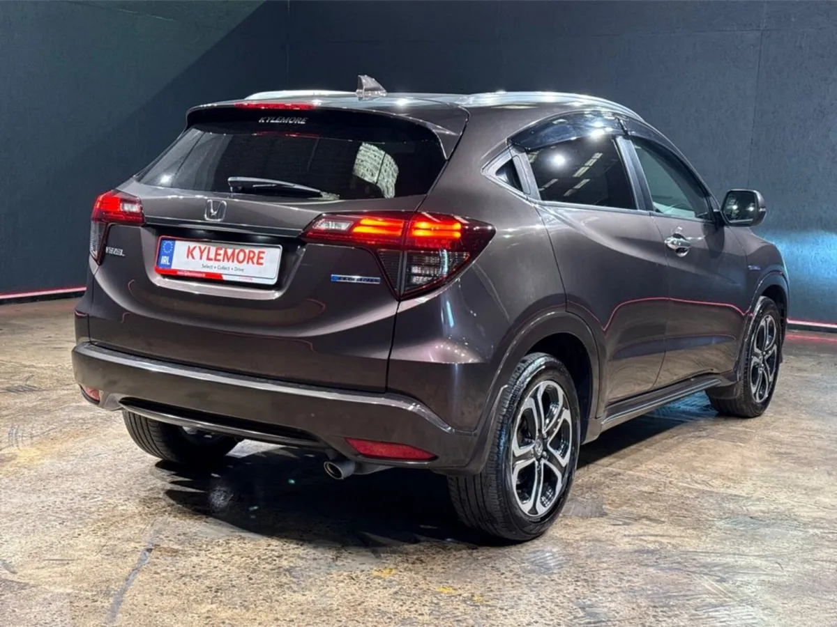 Honda Vezel 1.5 HYBRID AUTOMATIC - BLACK HALF LEAT - Image 4