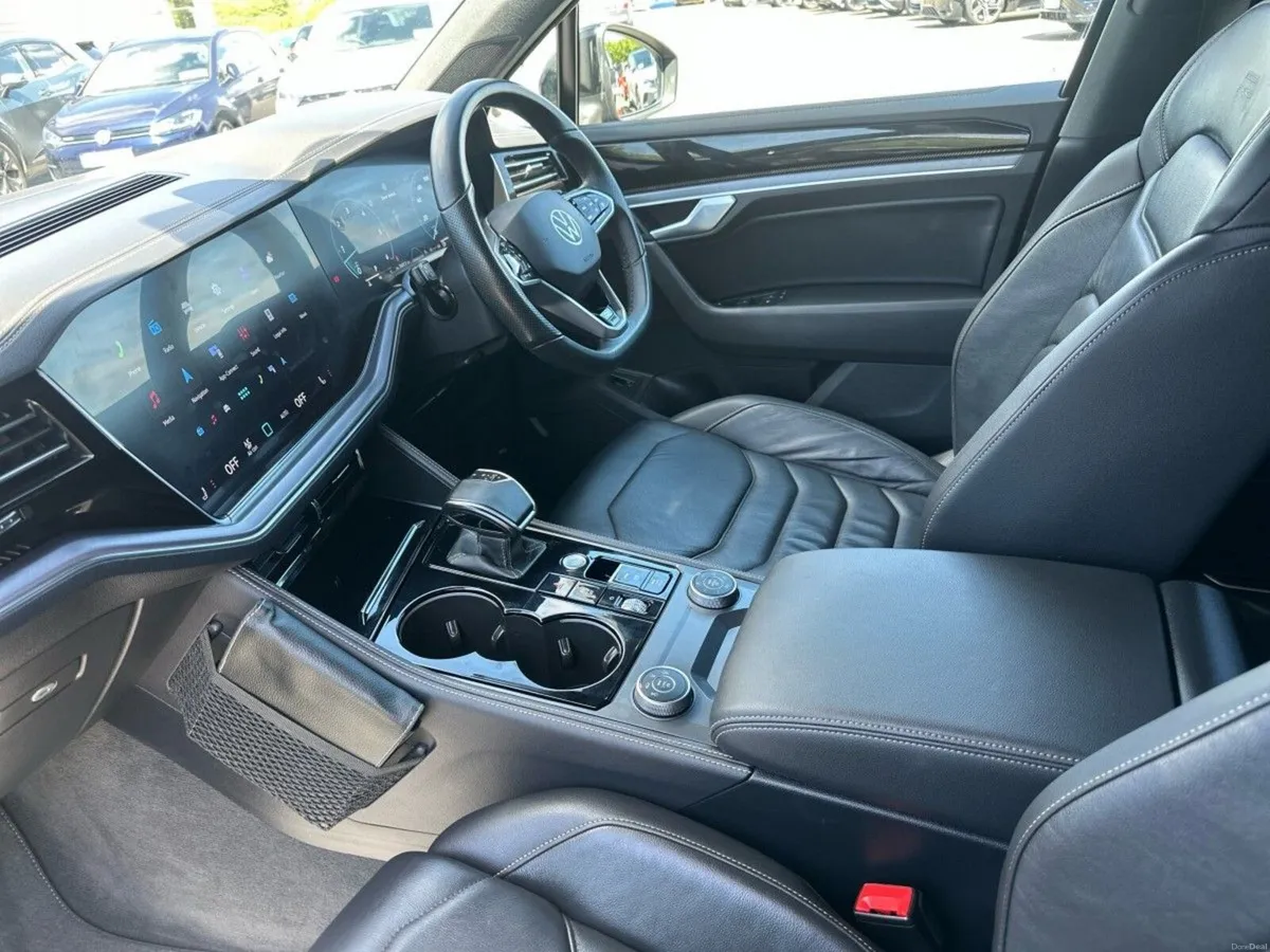 Volkswagen Touareg R-LINE 3.0TDI 231HP 4M DSG - Image 3