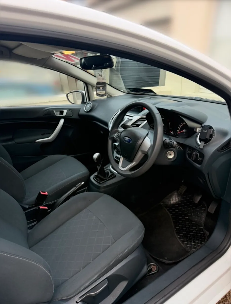 Ford fiesta 2011 1.2L - Image 4