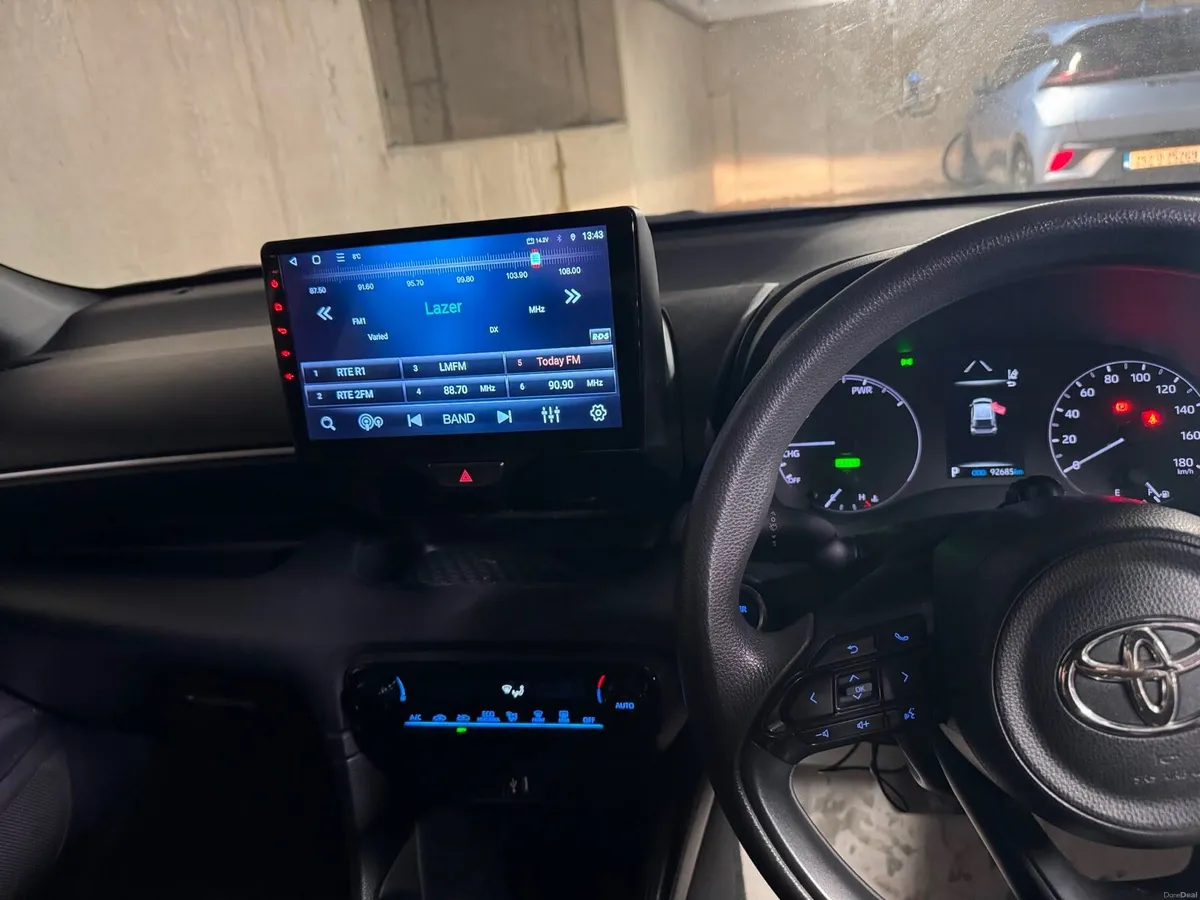 Toyota Yaris hybrid - Image 4