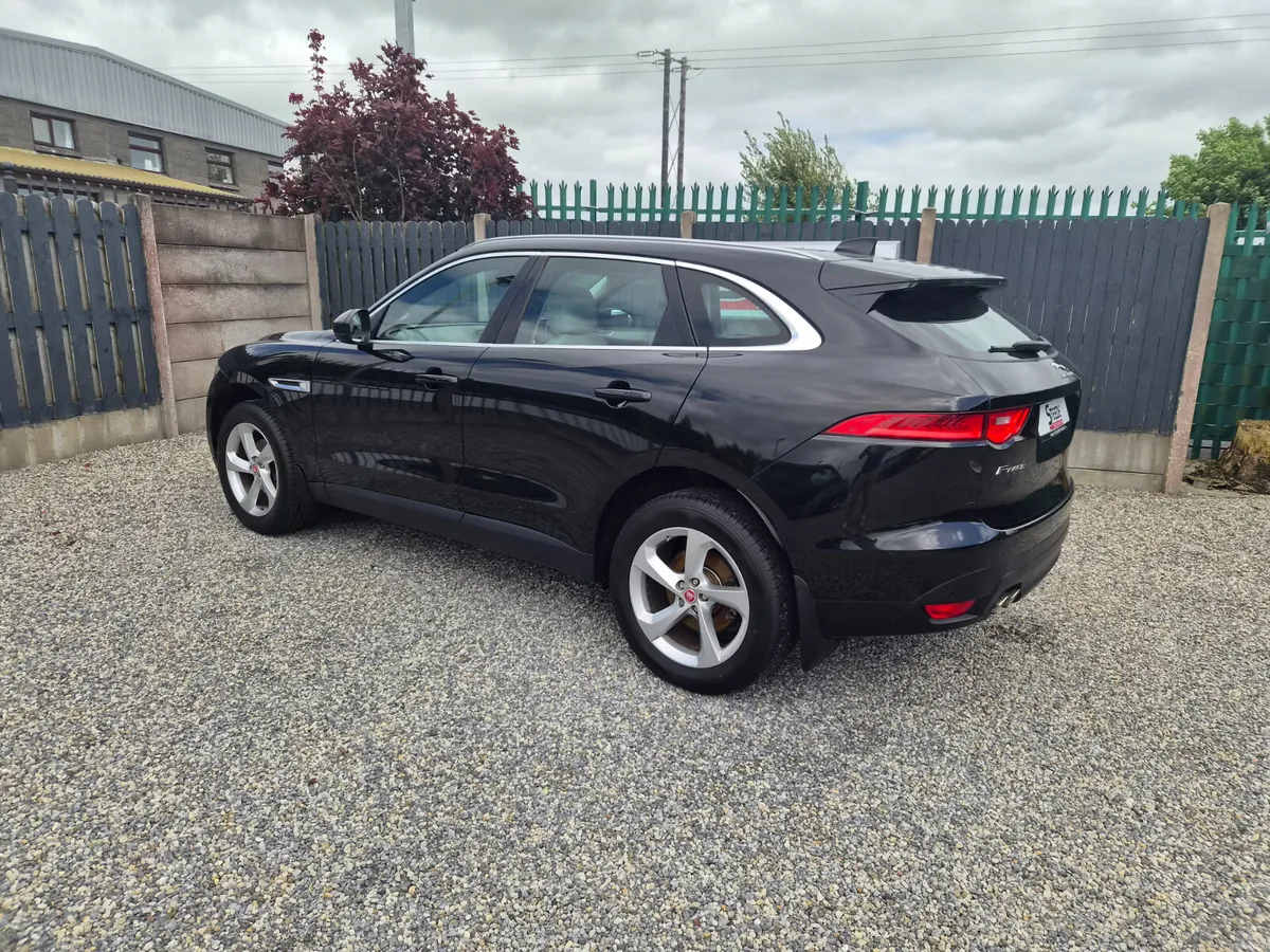 171 Jaguar F-Pace  2.0D 180bhp Portfolio AWD auto - Image 5