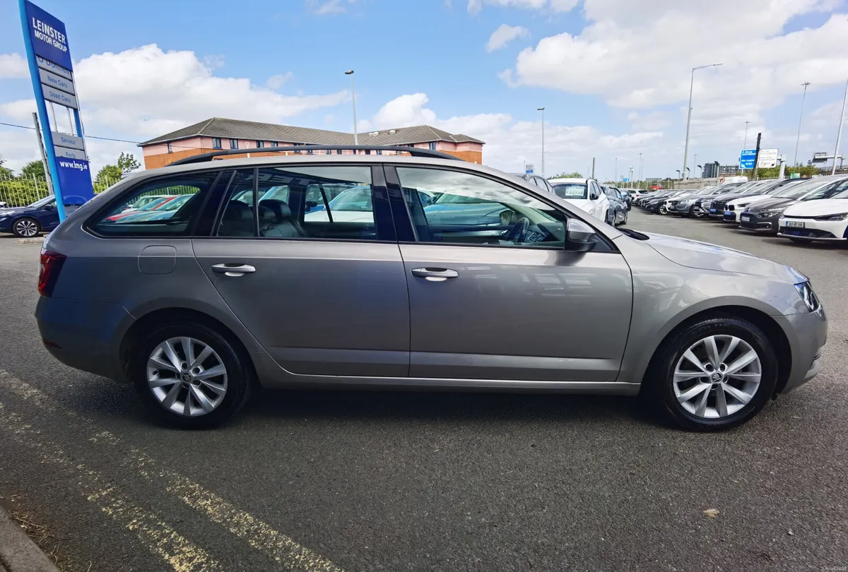 SKODA OCTAVIA 1.6TDI AMBITION ESTATE - Image 4