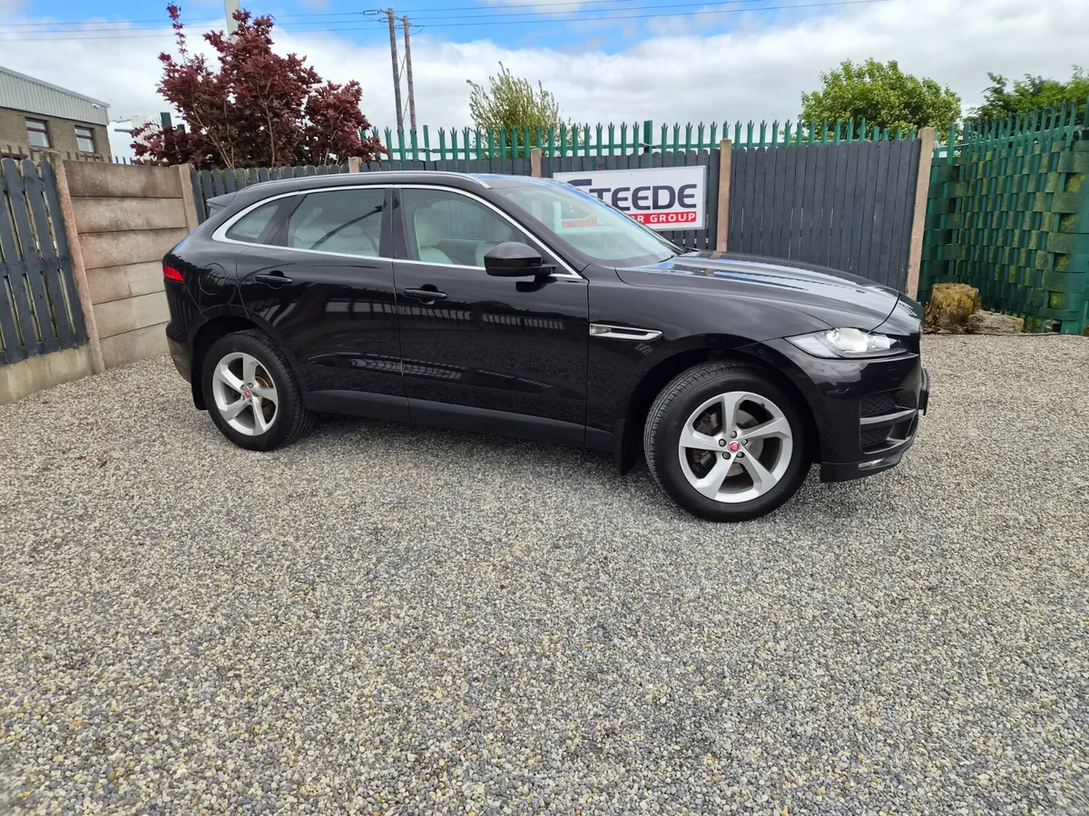171 Jaguar F-Pace  2.0D 180bhp Portfolio AWD auto - Image 4