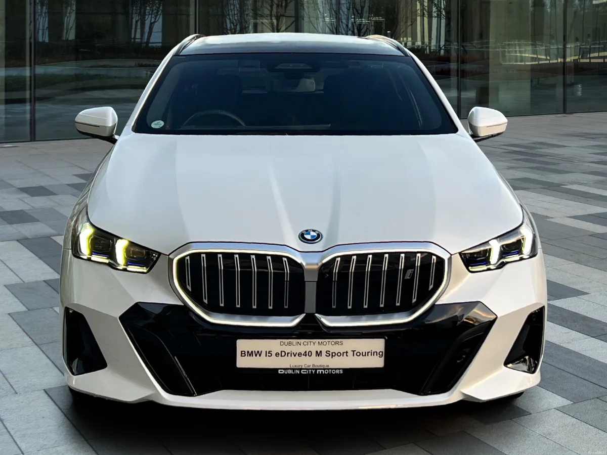 BMW i5 eDrive40 M Sport Touring - Image 2