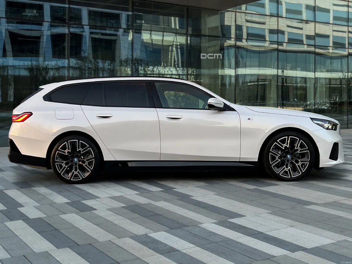BMW i5 eDrive40 M Sport Touring - Image 5