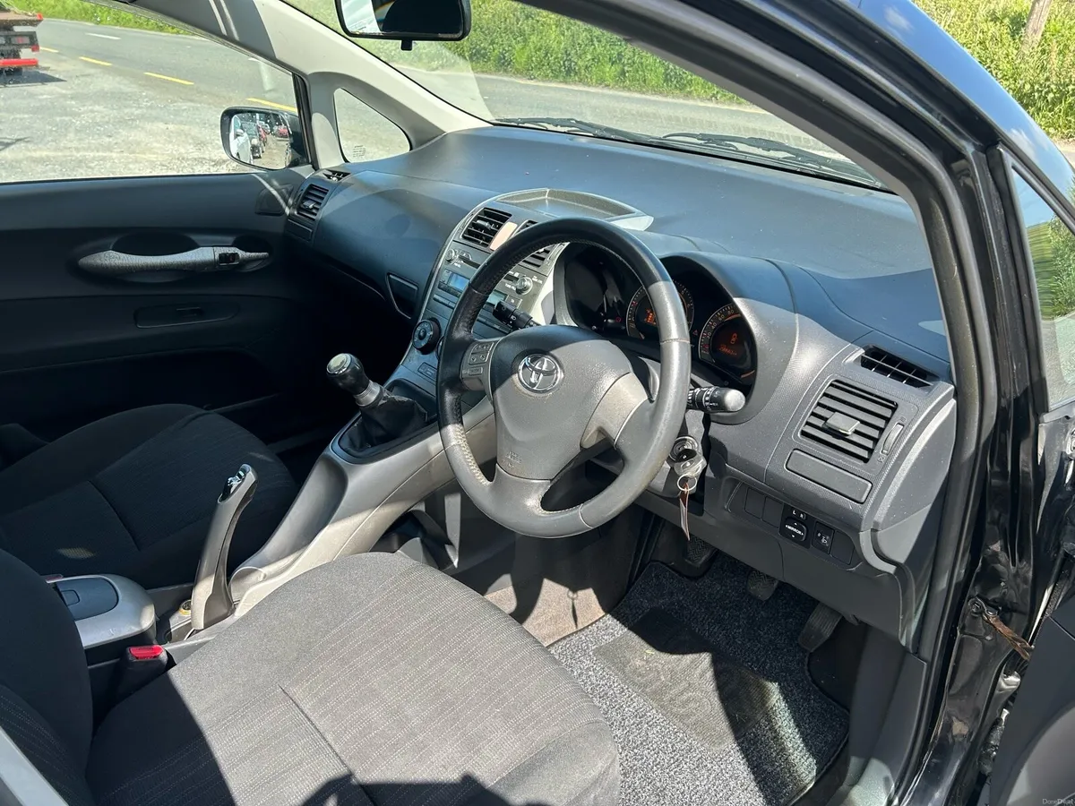 Toyota Auris 1.4 Luna Petrol - Image 6