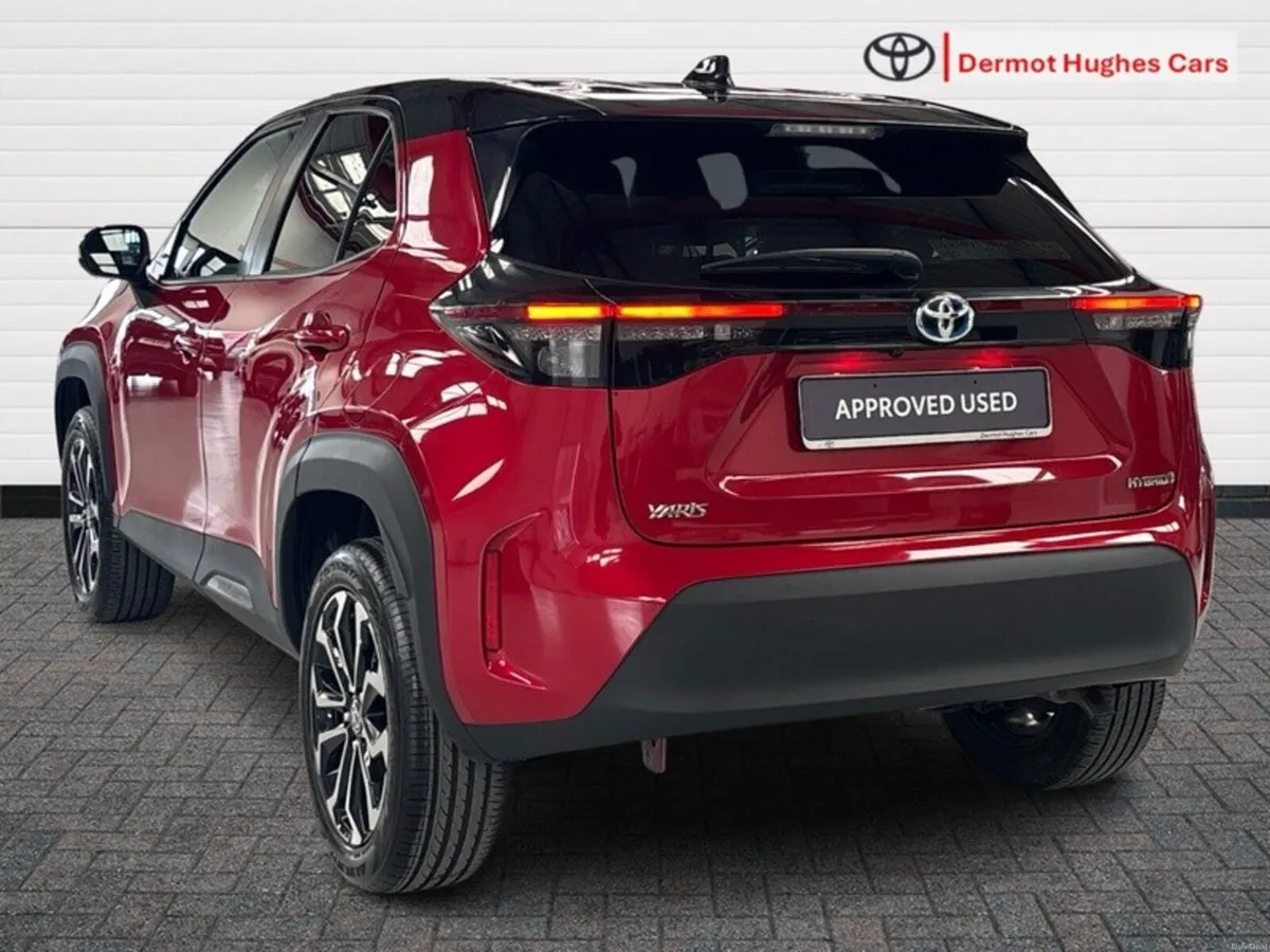 Toyota Yaris Cross LUNA SPORT HYBRID AUTO - Image 2