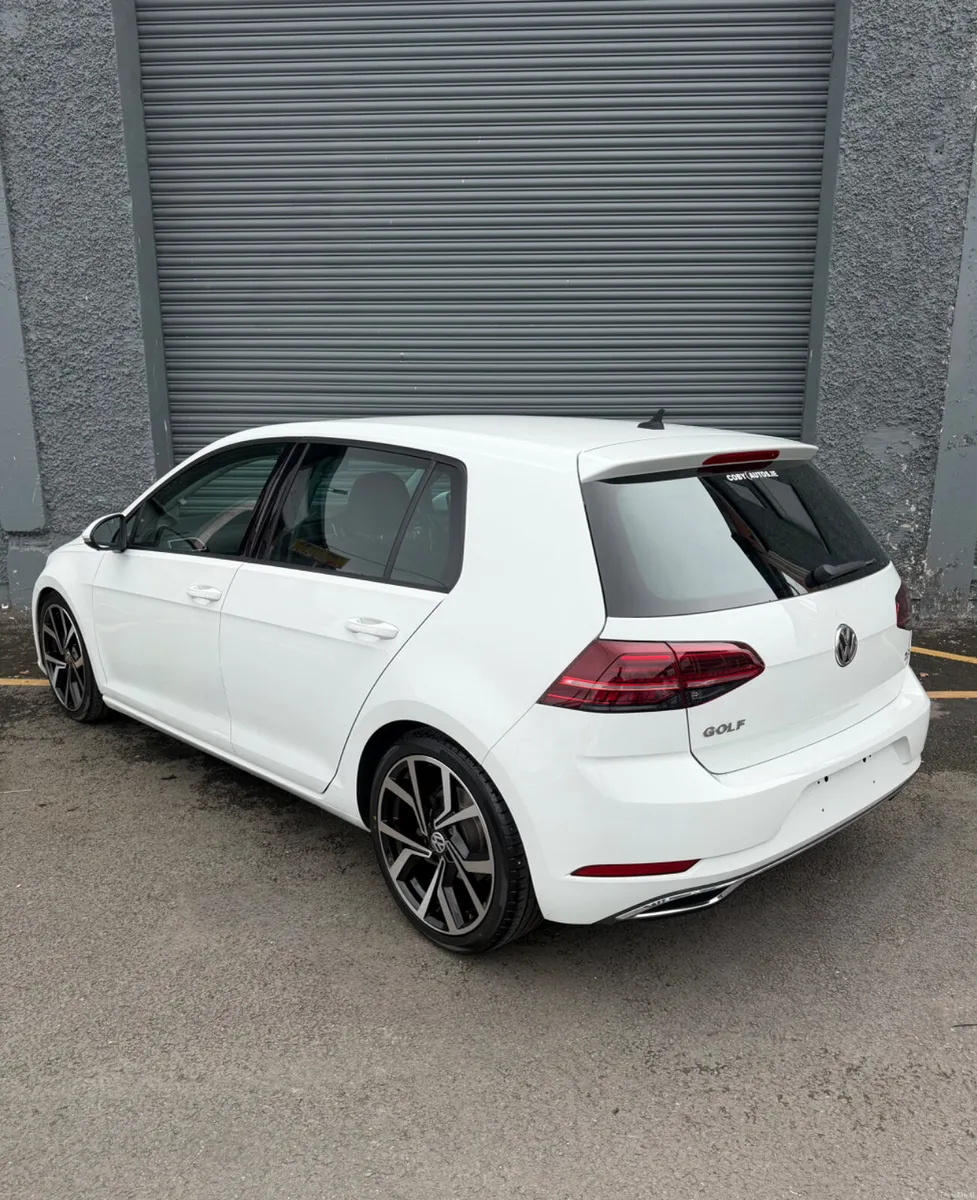Volkswagen Golf 2017 MK7.5 HIGHLINE VIRTUAL - Image 3