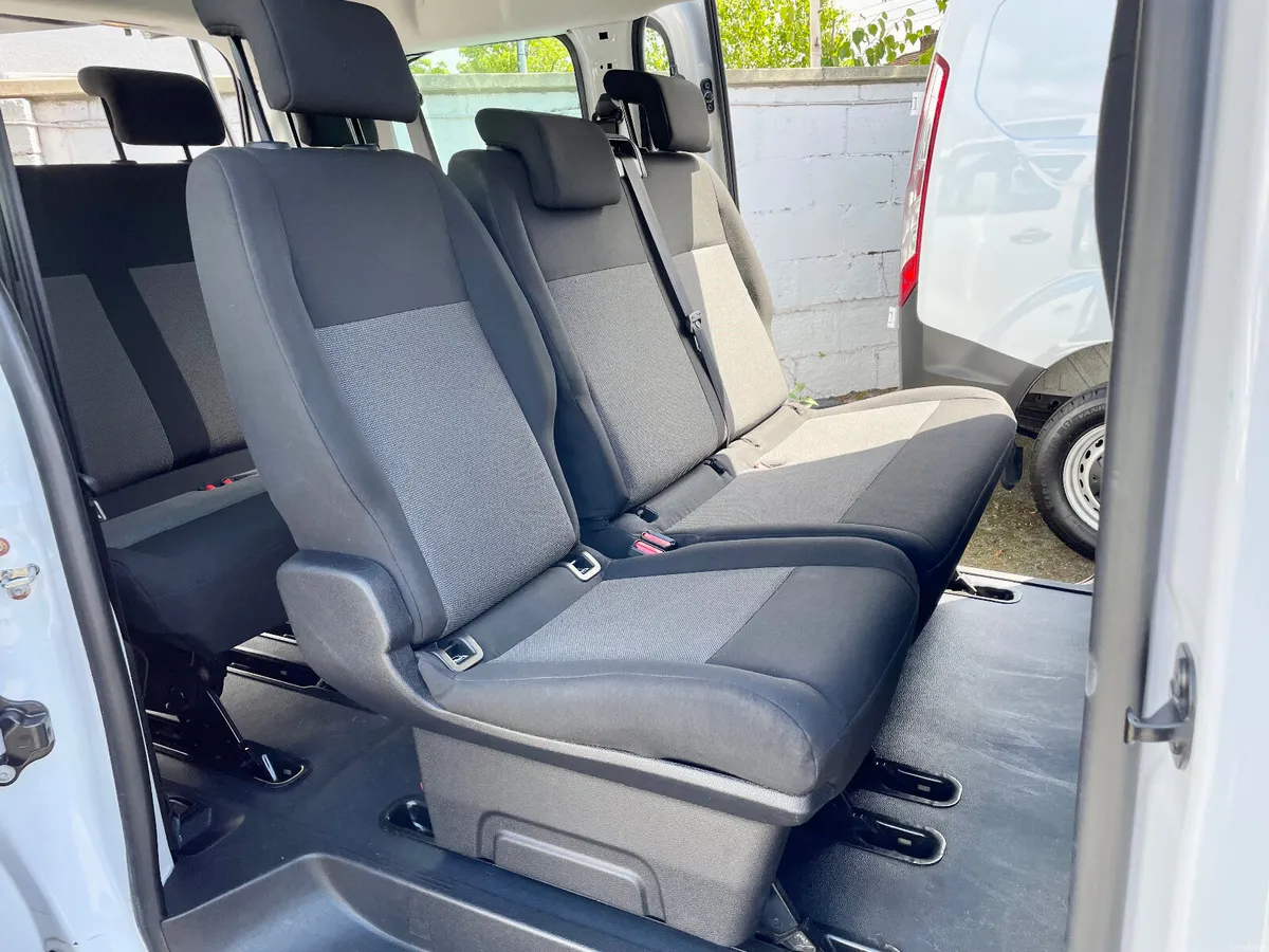 Opel E-Vivaro L1 50KWH EV 9 Seat Mini-Bus,2023 - Image 5