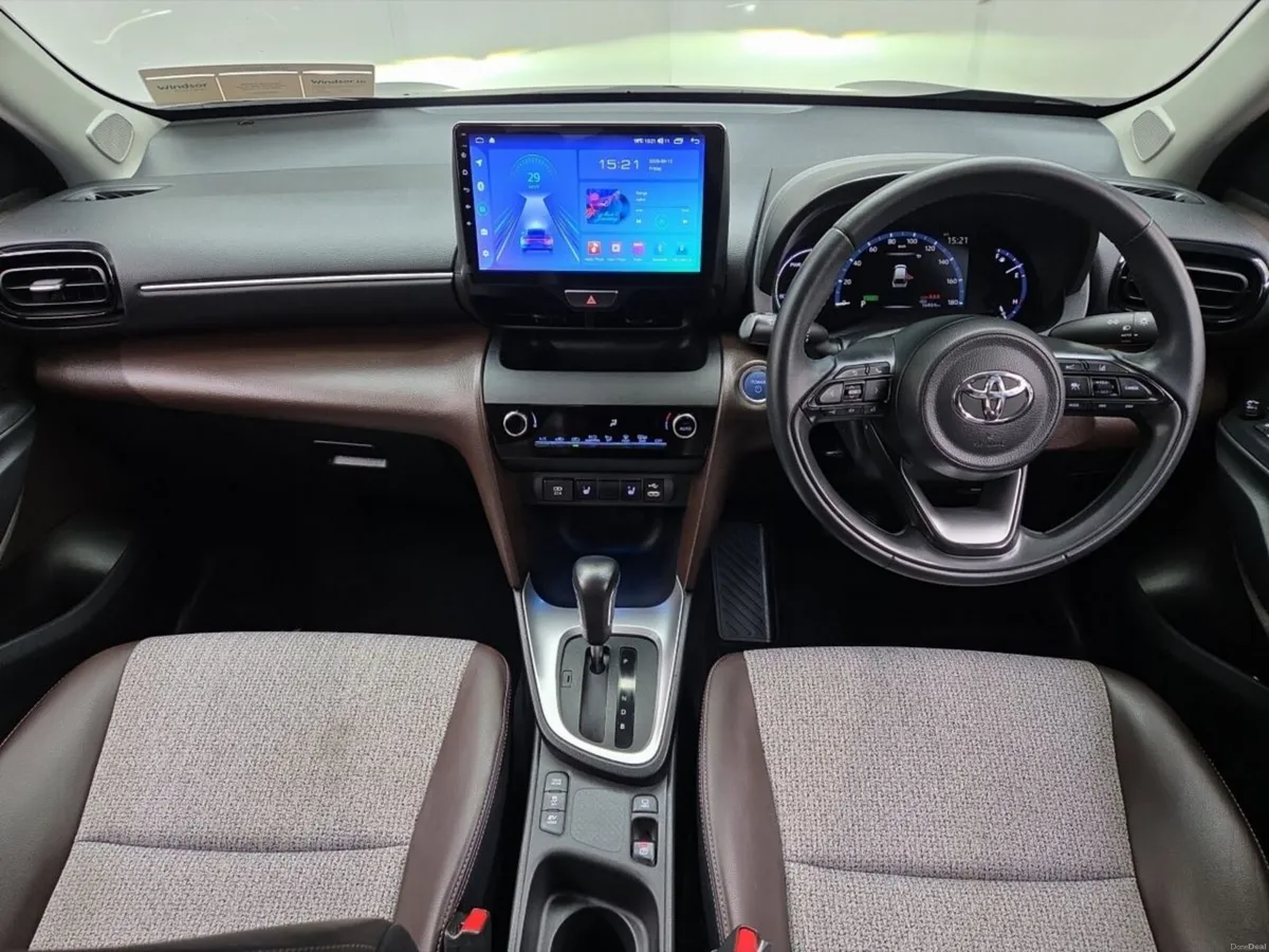 Toyota Yaris Cross Z Hybrid  2-Tone *Top spec* - Image 4