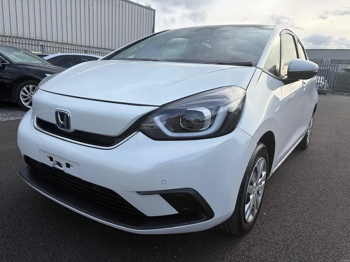 2021 HONDA FIT hybird automatic 1 owner - Image 4