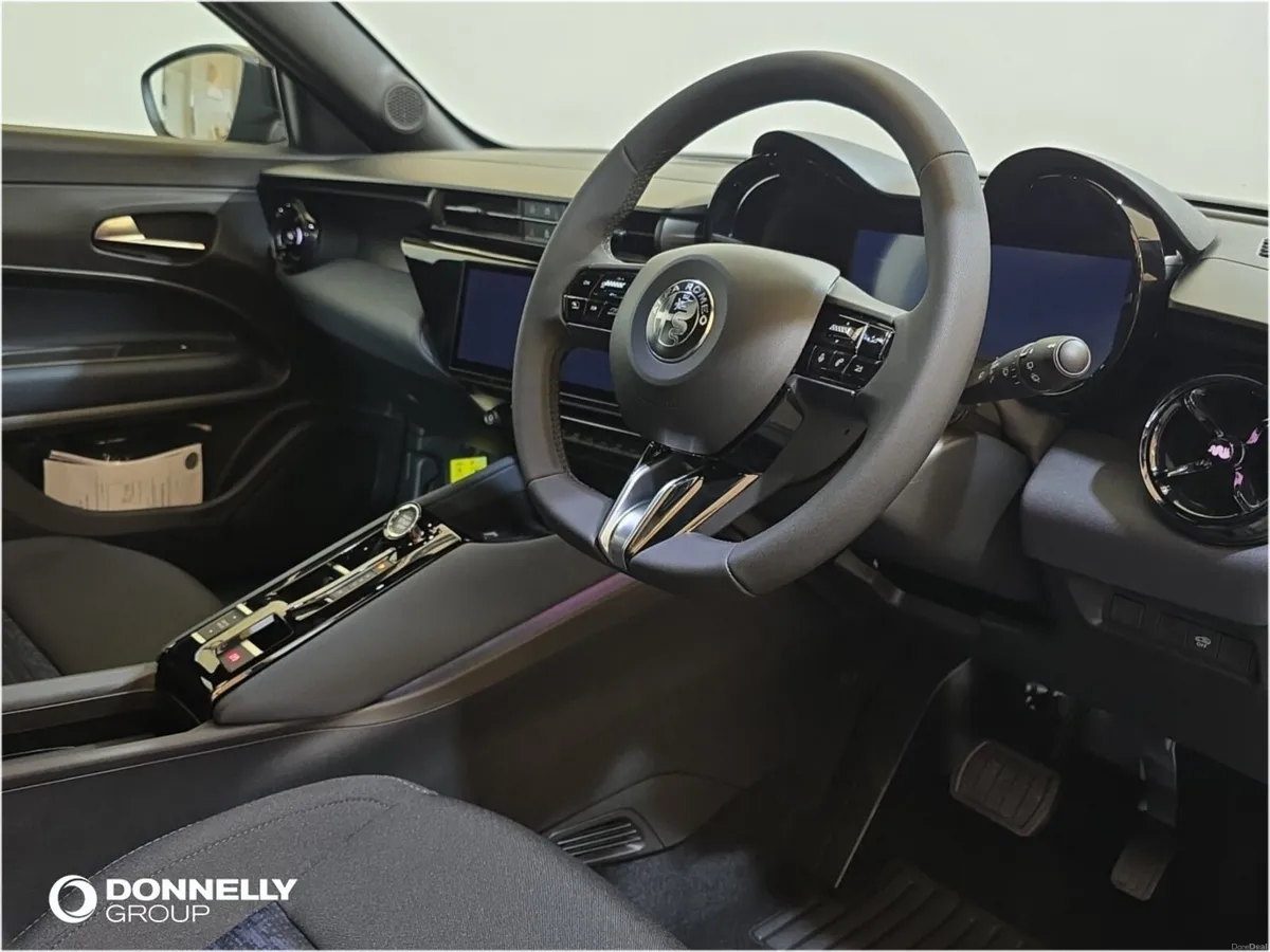 Alfa Romeo Junior Hatchback - Image 4