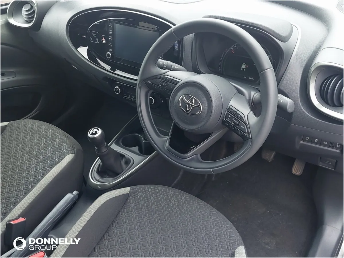 Toyota Aygo X Hatchback Edge - Image 4