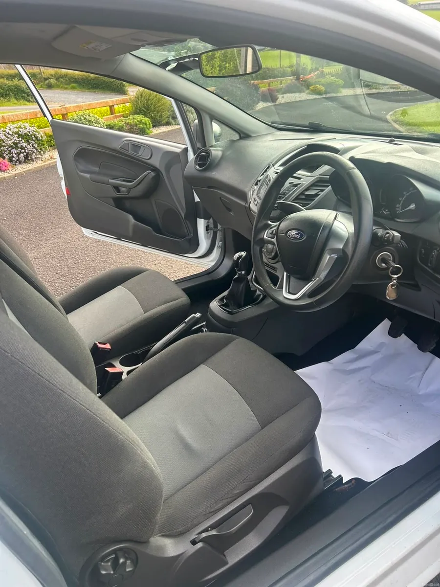 Ford fiesta van - Image 5