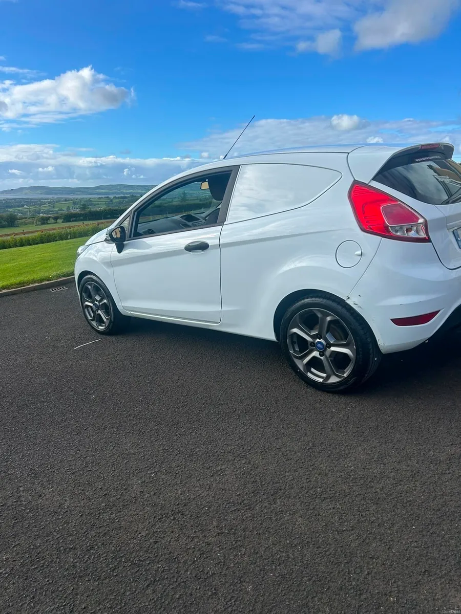 Ford fiesta van - Image 6