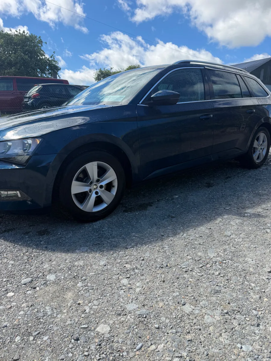 Skoda Superb 2015 - Image 2