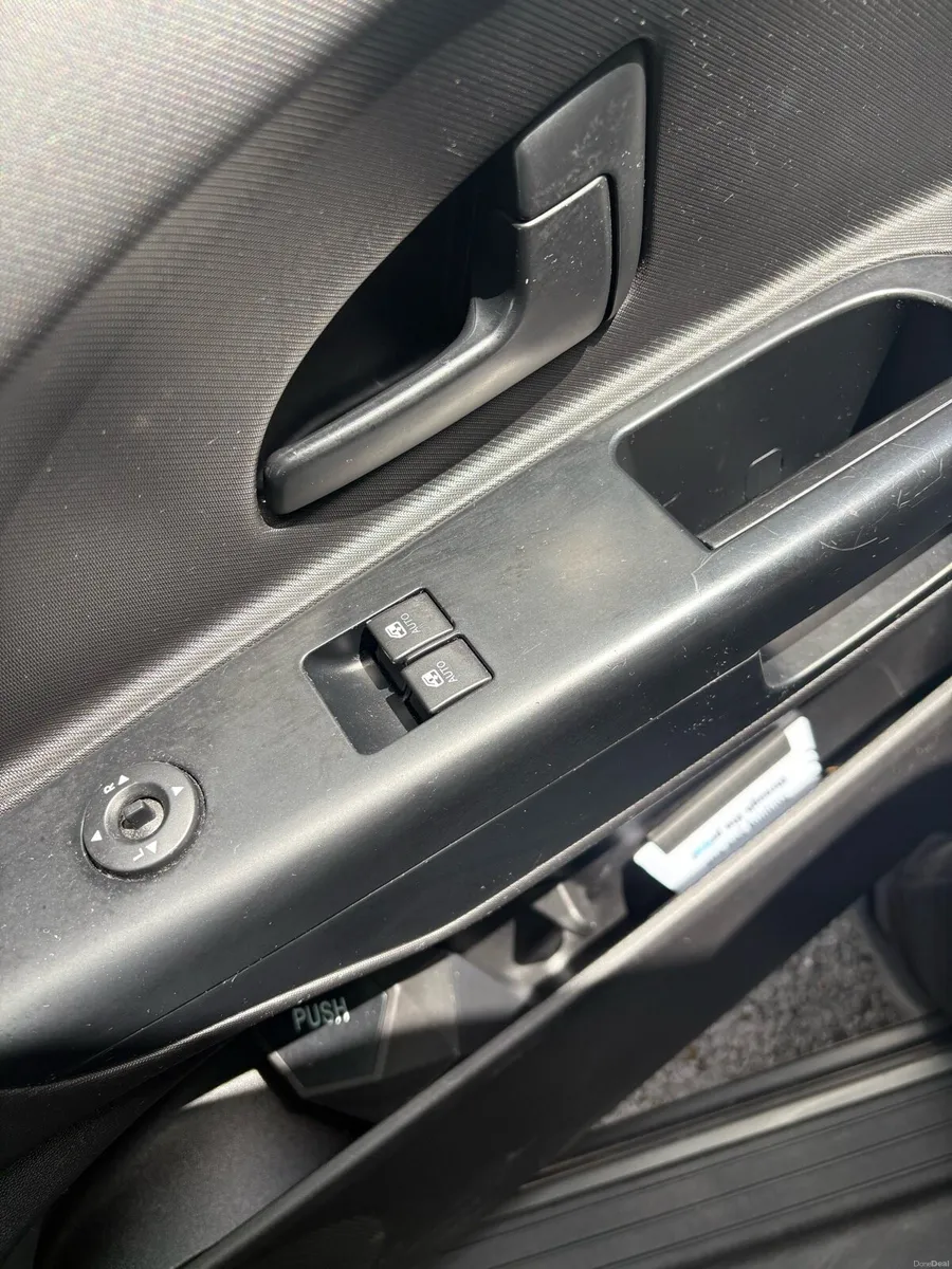 Car - Image 6