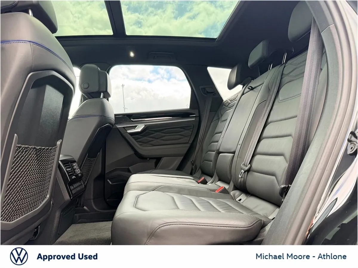 Volkswagen Touareg R 3.0TSI PHEV 462BHP AUTO - Image 6