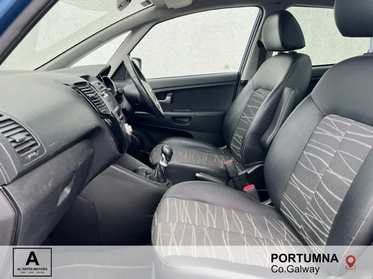Kia Venga 1.4 Elite *LOW MILEAGE* - Image 3