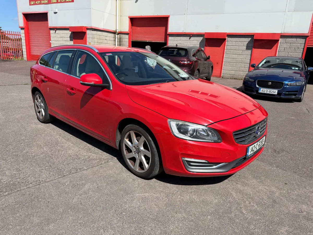 2014 Volvo V40 - Image 1