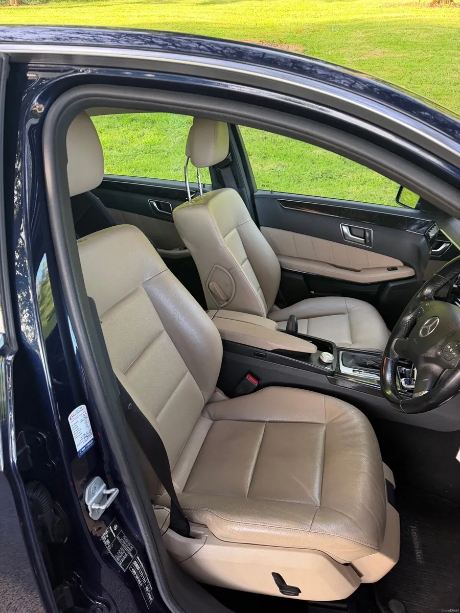 Mercedes-Benz E-Class E200 CDI BE AVANTGARDE A/T - Image 3