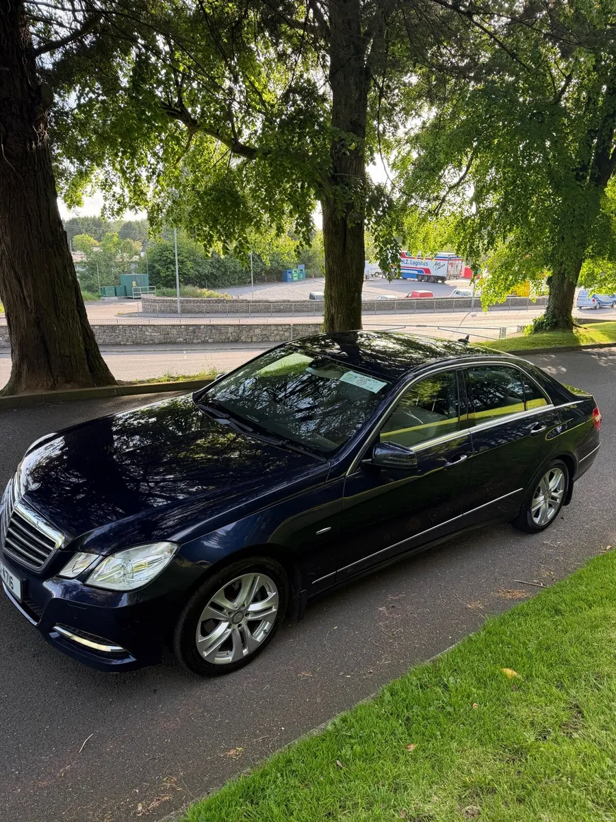 2012 Mercedes-Benz Sport E200 CDI AVANTGARDE A/T - Image 2