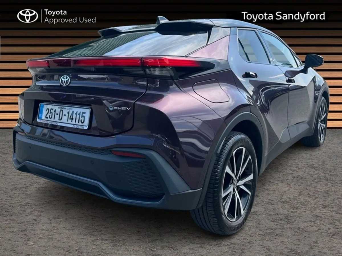 Toyota C-HR 2.0 PHEV HYBRID SPORT + // PANORAMIC R - Image 2