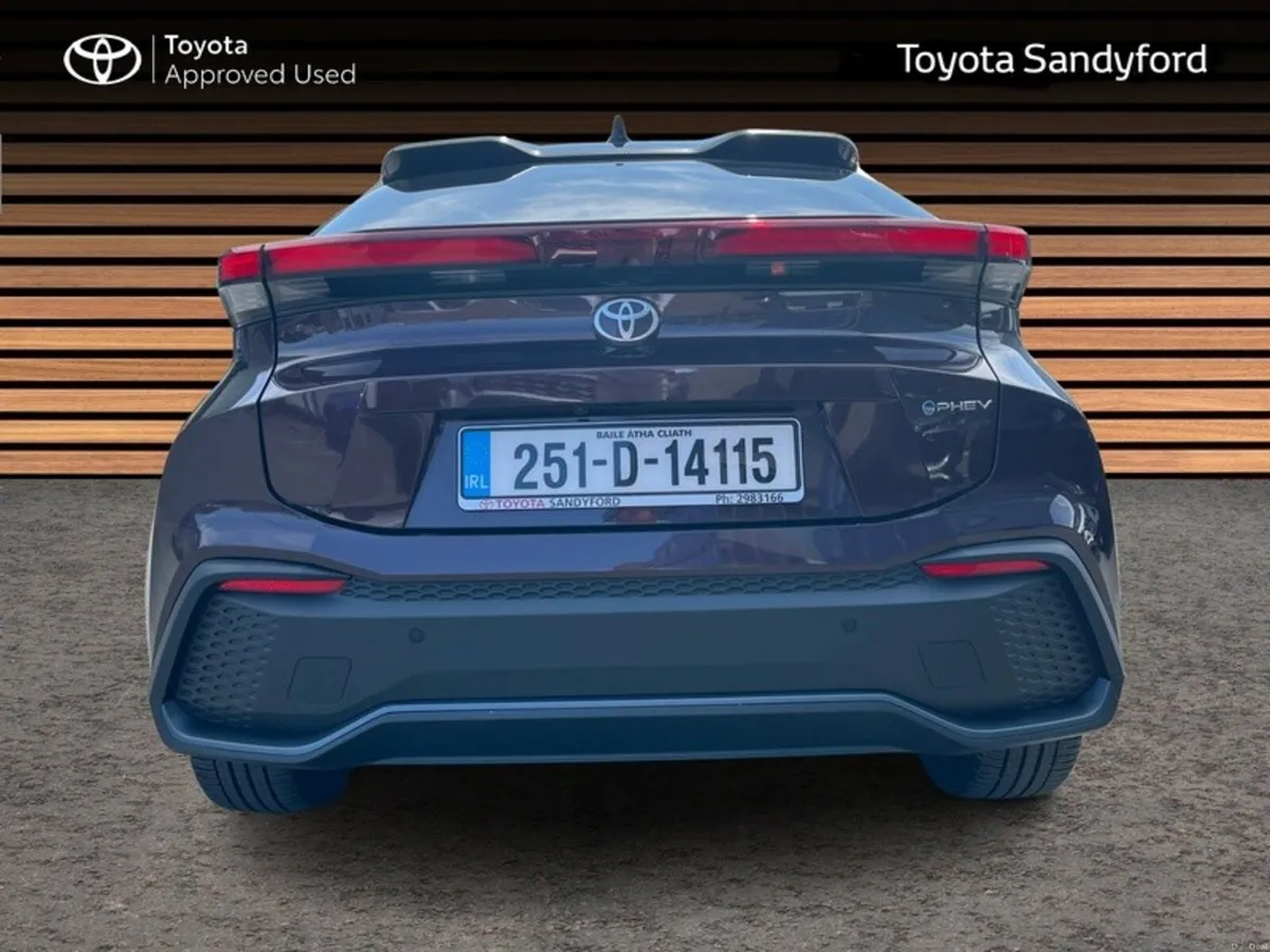 Toyota C-HR 2.0 PHEV HYBRID SPORT + // PANORAMIC R - Image 4