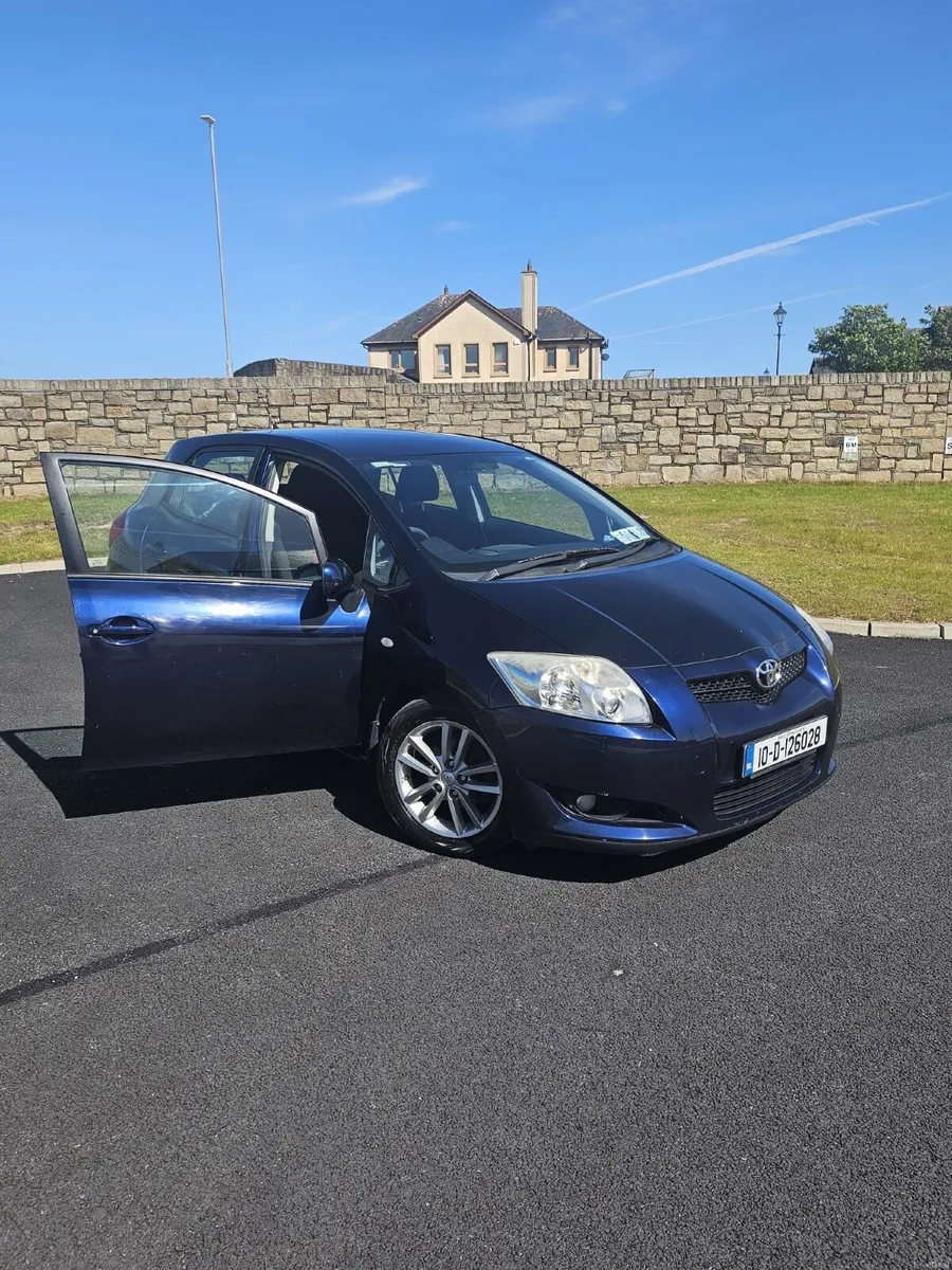 Toyota Auris 2010 - Image 1