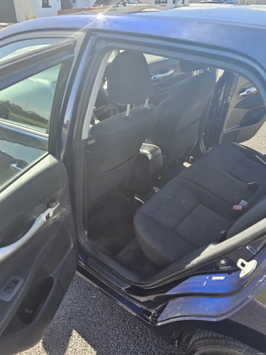 Toyota Auris 2010 - Image 3