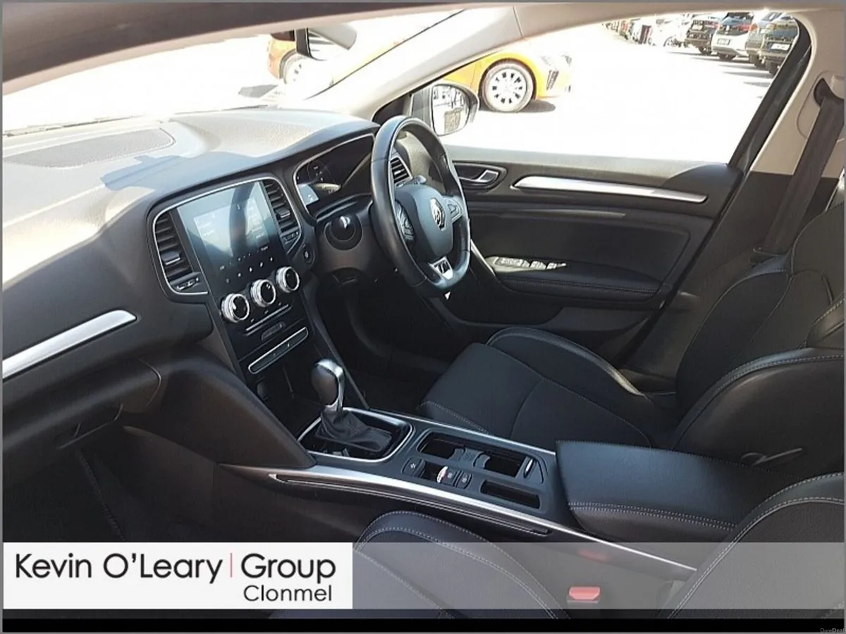 Renault Megane E-TECH PHEV 160 Auto Iconic ST - Image 4