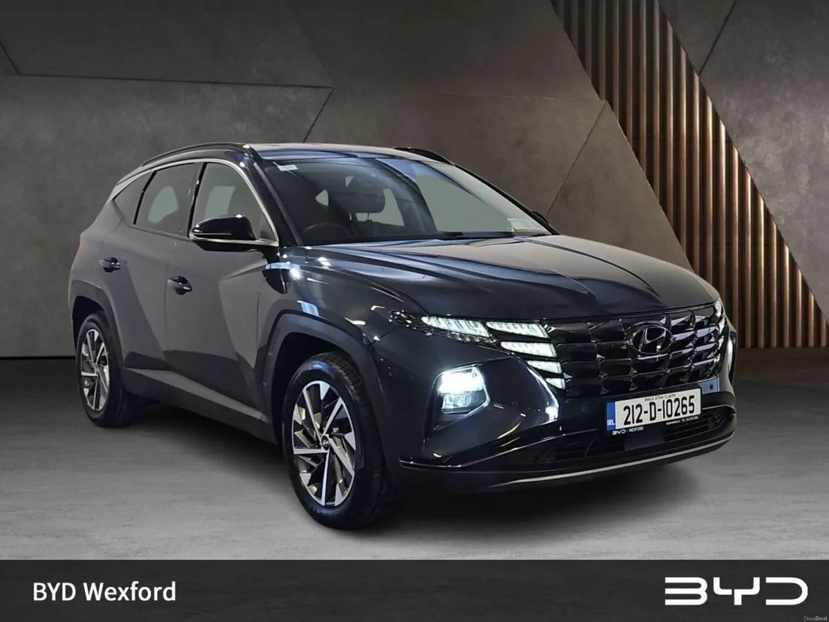 Hyundai Tucson 2WD Executive Plus w 2 Tone Roof - Image 1