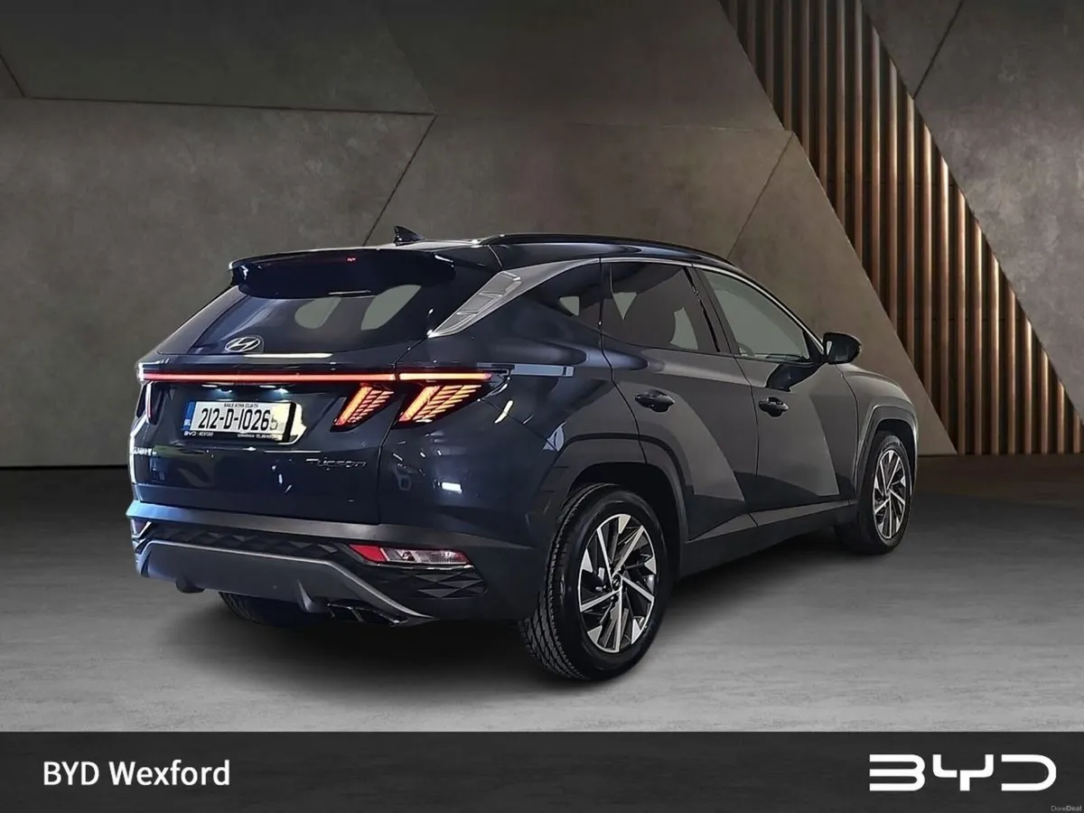 Hyundai Tucson 2WD Executive Plus w 2 Tone Roof - Image 4