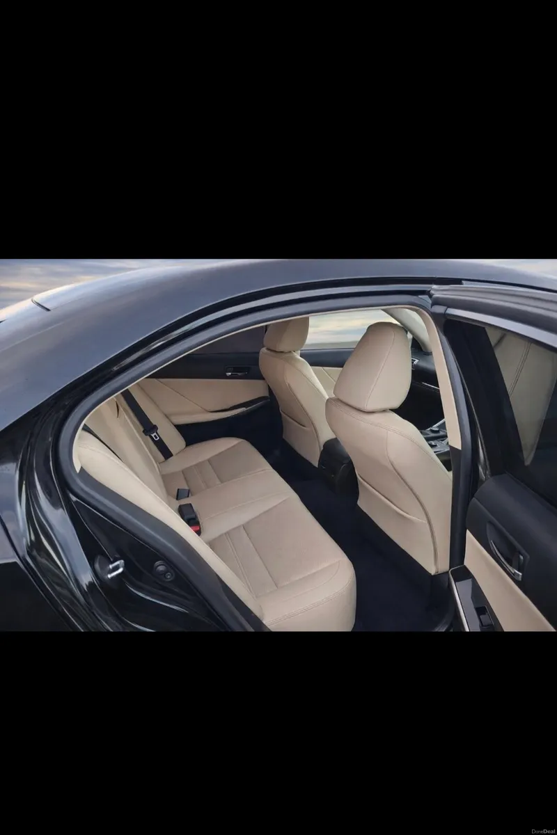 LEXUS IS300H EXECUTIVE - Image 4