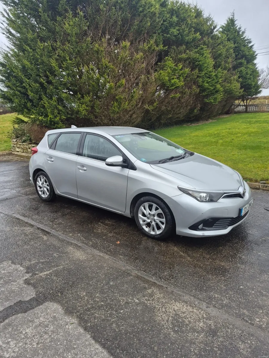 172 Toyota Auris - Image 1