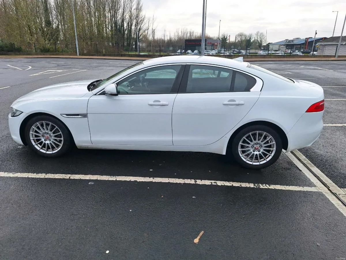Jaguar XE 2.0L Diesel - Image 3