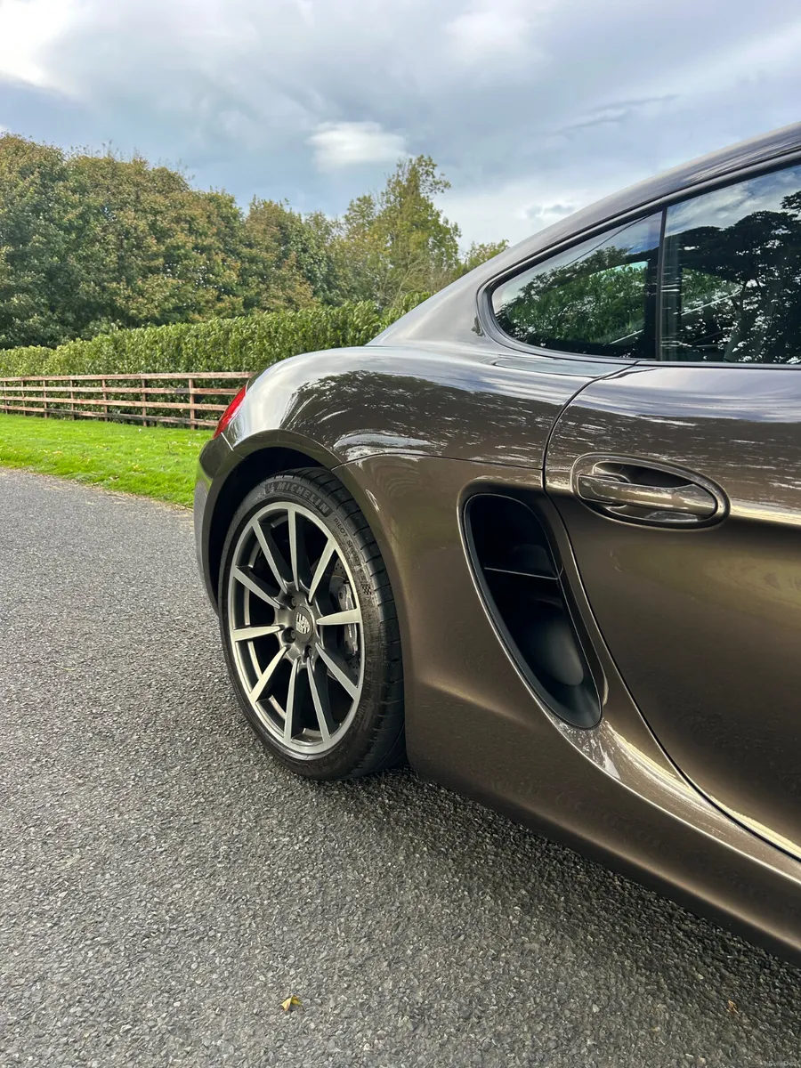 Stunning 2015 Porsche Cayman PDK - Image 4