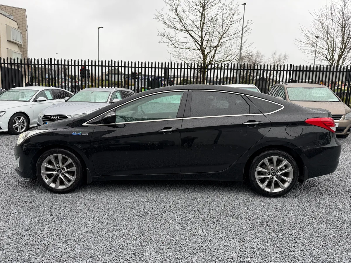 2015 (151) Hyundai i40 Executive Plus 1.7 CRDI - Image 4