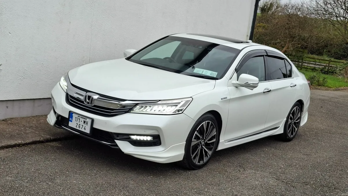 Honda Accord 2017 - Image 2