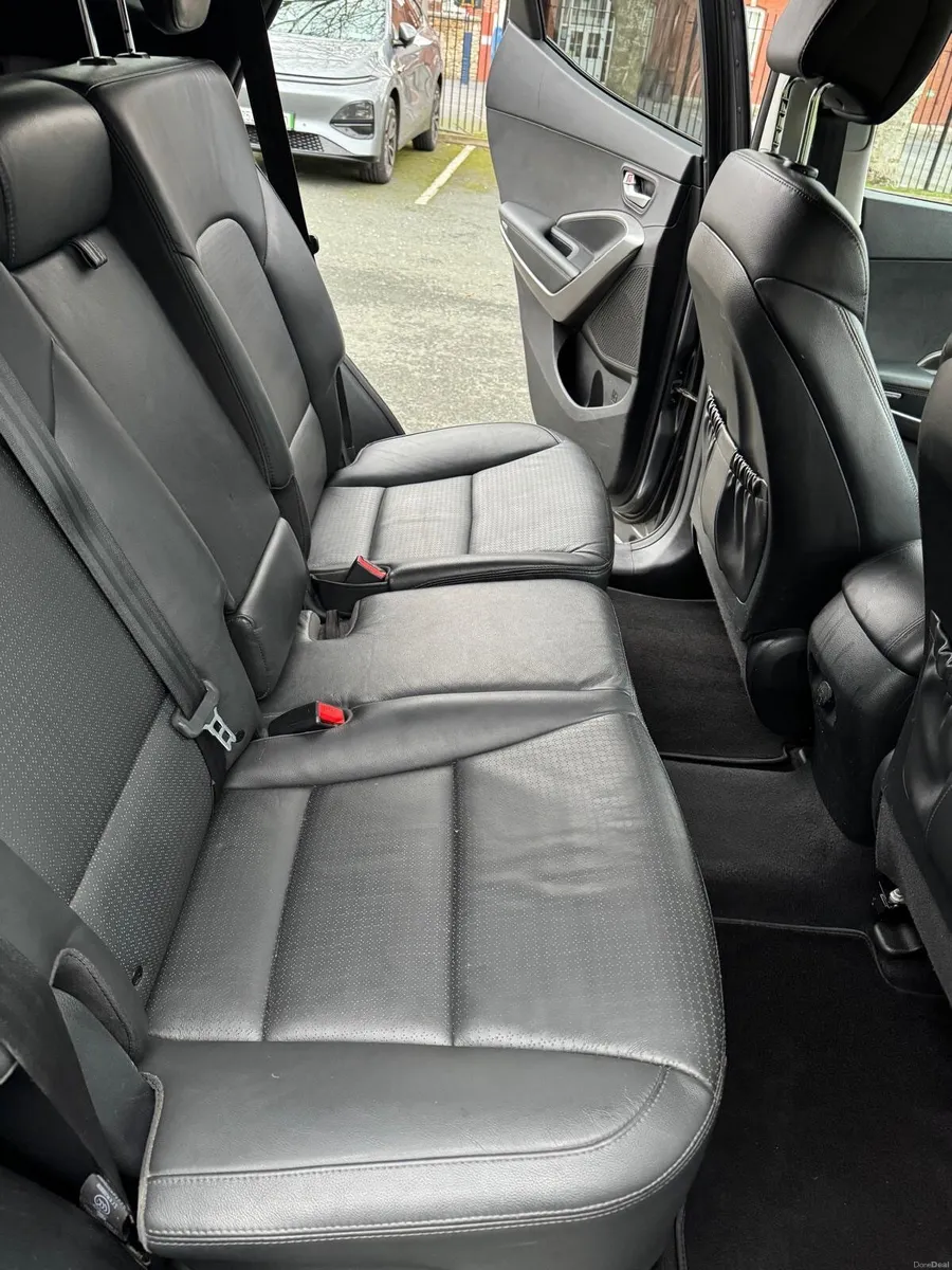 Hyundai Santa Fe 2014 - Image 2