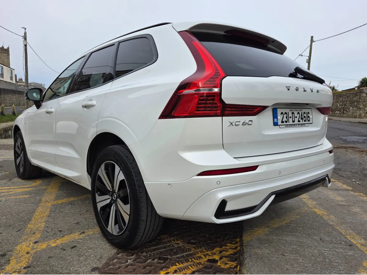 Volvo XC60 T6 PHEV PLUS DARK AWD 5DR AUTO - Image 4
