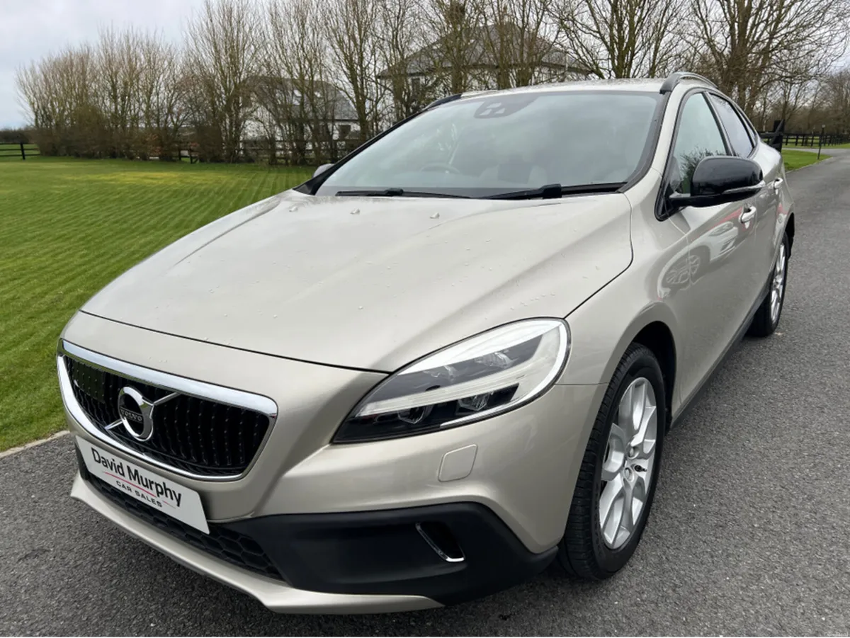 Volvo V40 D4 dynamic edition - Image 1