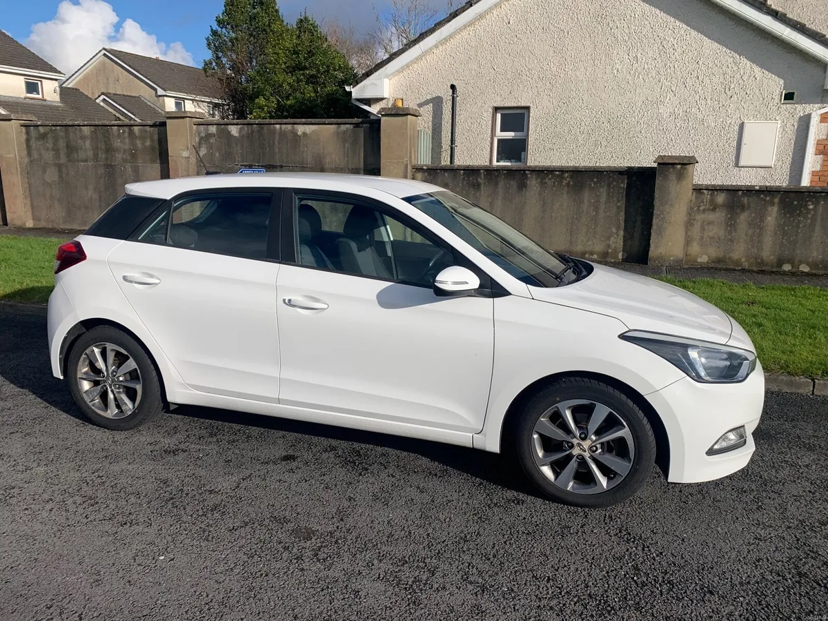 Hyundai i20 Turbo Petrol TGDI Luxury 2016 - Image 3