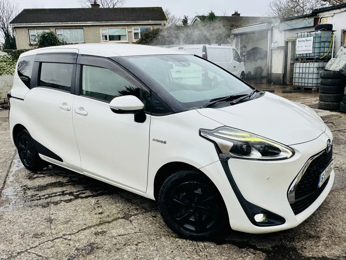 Sienta 7 Seater Hybird Luxury Tech Performance Spe - Image 3