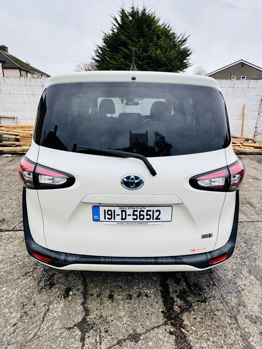 Sienta 7 Seater Hybird Luxury Tech Performance Spe - Image 4