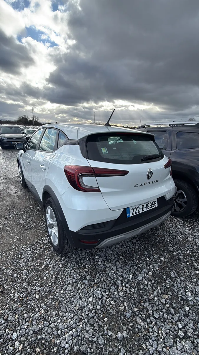 Renault Captur 2022 - Image 2