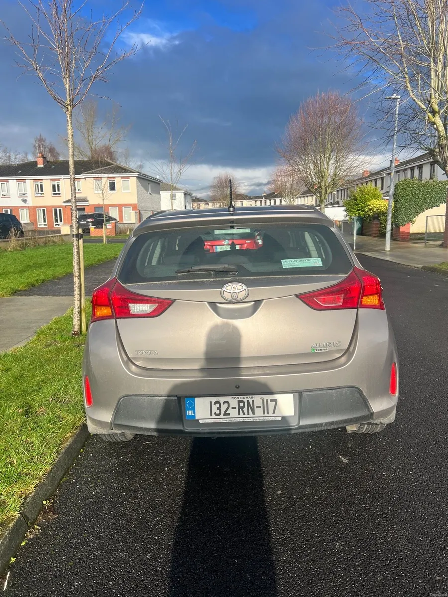 Auris 2013 Diesel Manual Reverse cam carpaly - Image 3