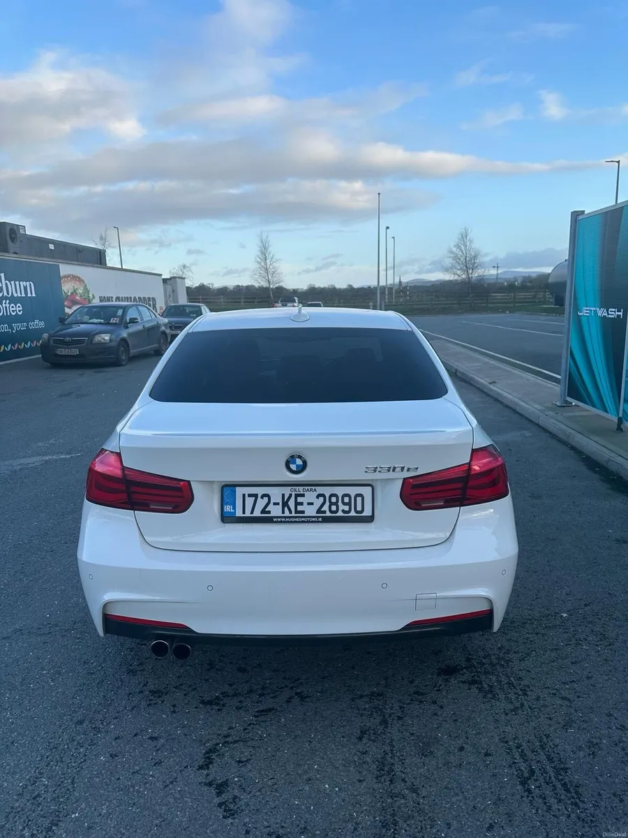 2017 BMW 330e M Sport | Alpine White | Red Leather - Image 4