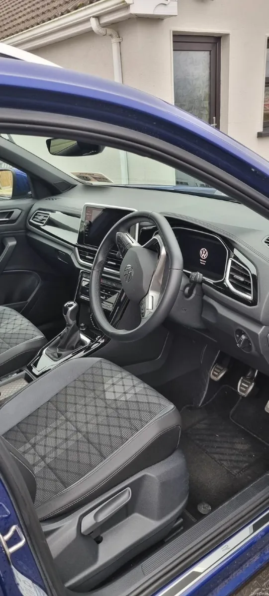 Volkswagen T-Roc 2023 - Image 1