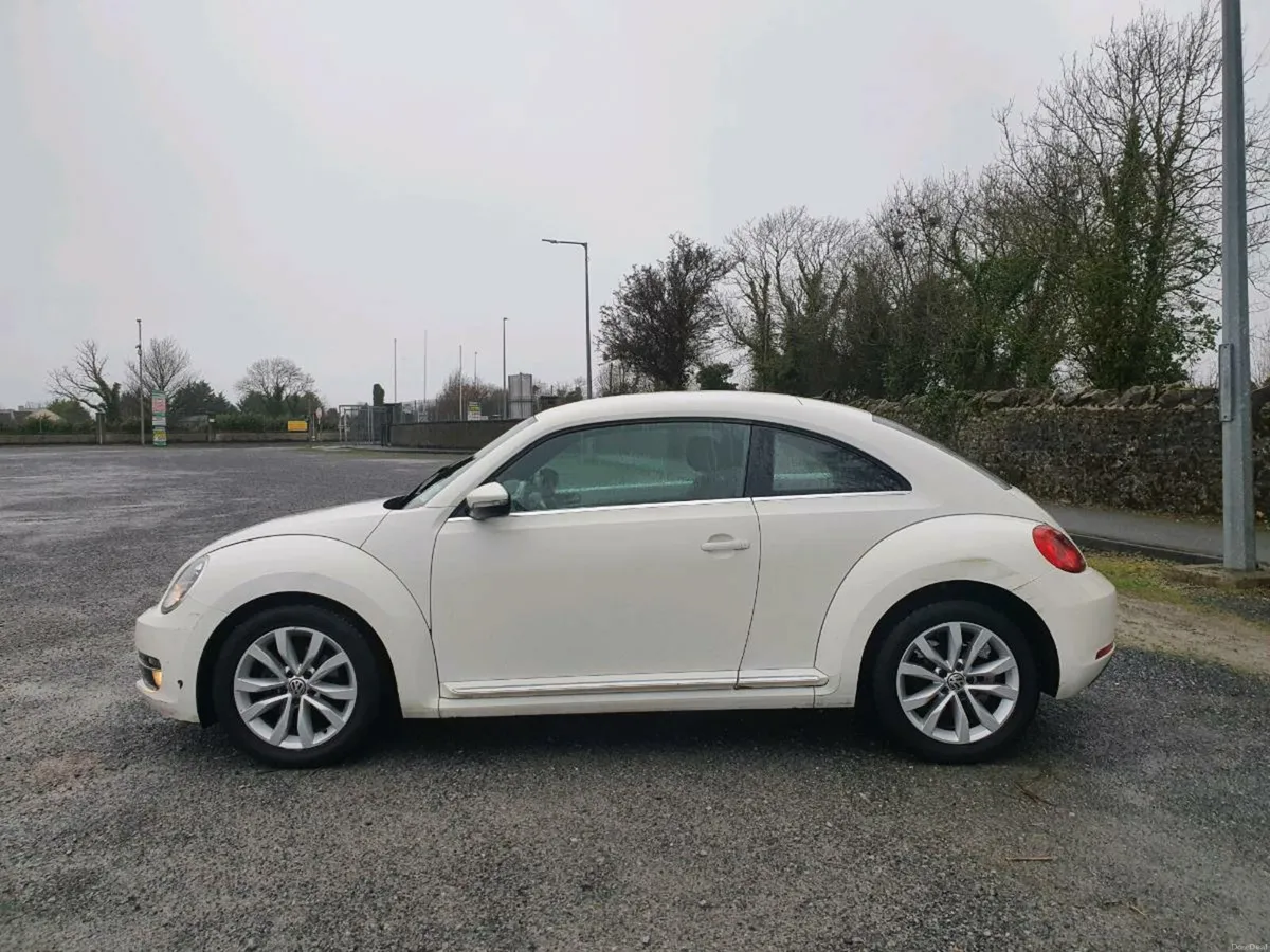 Vw BEATLE 1.6 DIESEL DESIGN MODEL 2013 - Image 4